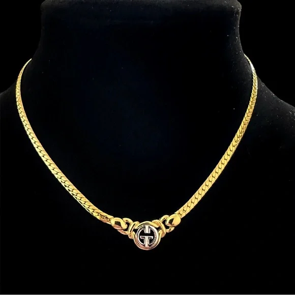 ❌SOLD❌ 💎 GIVENCHY GG Logo Necklace - Picture 3 of 9